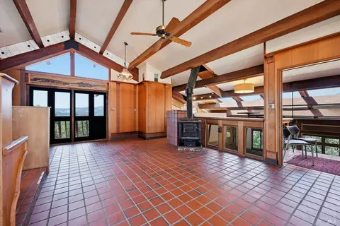 Living - 26801 Oak Knoll Ter, Cloverdale, CA 95425 photo 2 of 5
