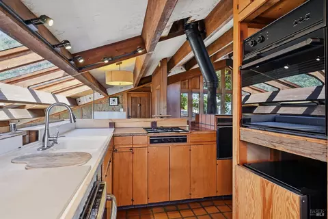 Kitchen - 26801 Oak Knoll Ter, Cloverdale, CA 95425 photo 2 of 3
