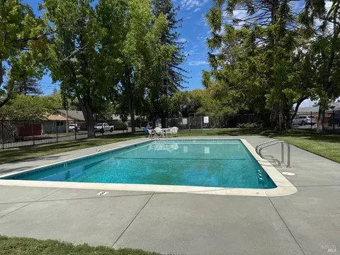 966 Borden Villa Dr #209, Santa Rosa, CA 95401