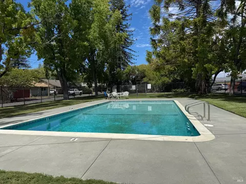 966 Borden Villa Dr #209, Santa Rosa, CA 95401
