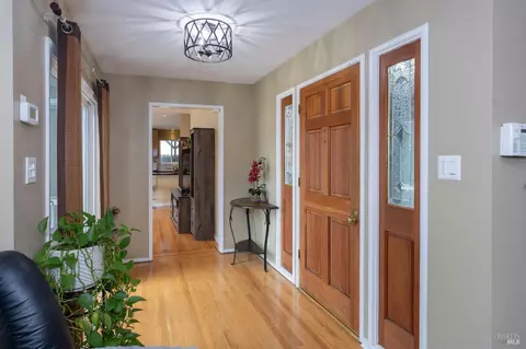 Entry Way - 159 Maywood Dr, Vallejo, CA 94591 photo 2 of 4