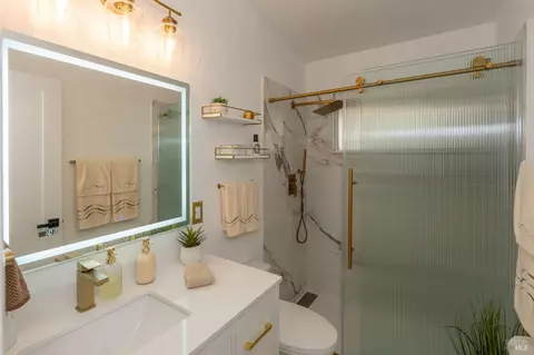 Bath - 159 Maywood Dr, Vallejo, CA 94591 photo 1 of 2
