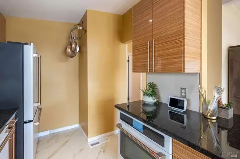 Kitchen - 159 Maywood Dr, Vallejo, CA 94591 photo 8 of 9