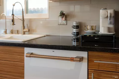 Kitchen - 159 Maywood Dr, Vallejo, CA 94591 photo 6 of 9
