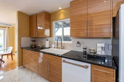 Kitchen - 159 Maywood Dr, Vallejo, CA 94591 photo 3 of 9