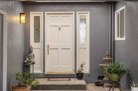 Entry Way - 159 Maywood Dr, Vallejo, CA 94591 photo 4 of 4