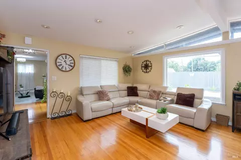 Living - 159 Maywood Dr, Vallejo, CA 94591 photo 2 of 4
