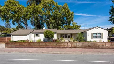 556 Alderbrook Dr, Santa Rosa, CA 95405