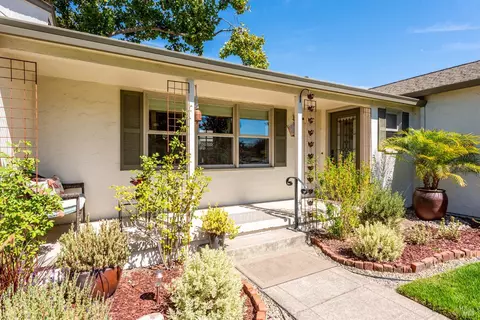 556 Alderbrook Dr, Santa Rosa, CA 95405