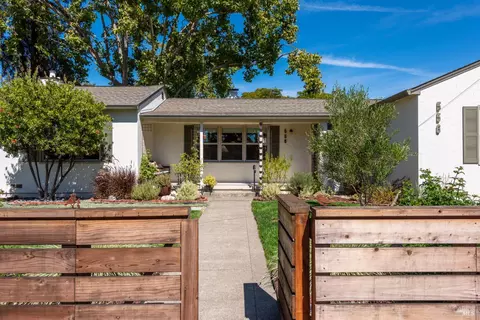 556 Alderbrook Dr, Santa Rosa, CA 95405