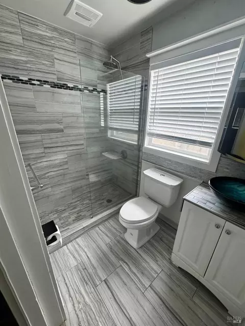 Bath - 1217 Florida St, Vallejo, CA 94590 photo 1 of 3