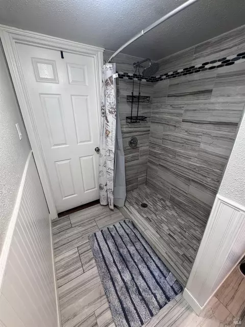 Bath - 1217 Florida St, Vallejo, CA 94590 photo 2 of 6