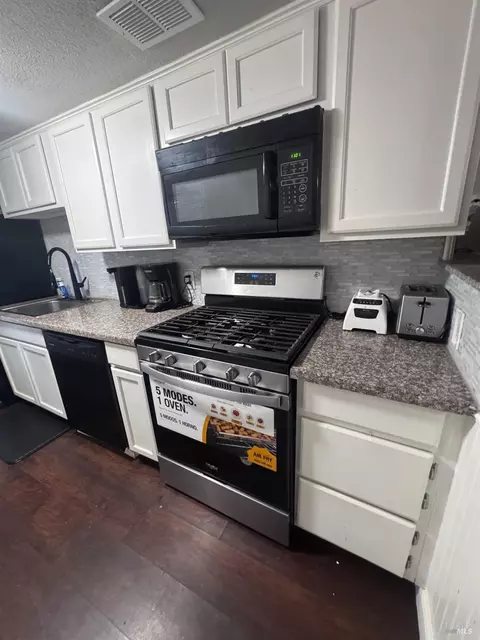 Kitchen - 1217 Florida St, Vallejo, CA 94590 photo 3 of 6