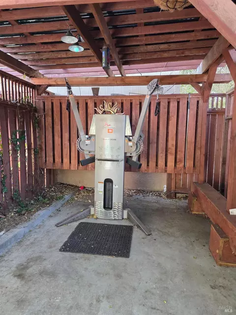 Exterior - 1217 Florida St, Vallejo, CA 94590 photo 7 of 10