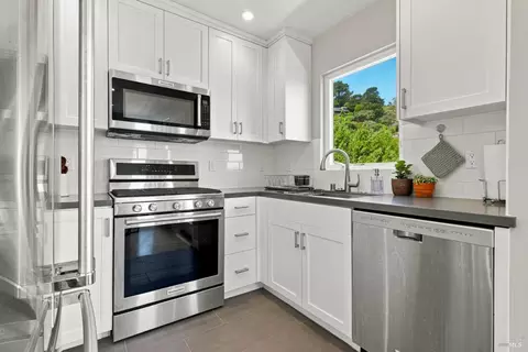 Kitchen - 112 Glen Dr, Sausalito, CA 94965 photo 5 of 6