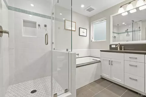 Bath - 112 Glen Dr, Sausalito, CA 94965 photo 1 of 4