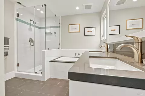 Bath - 112 Glen Dr, Sausalito, CA 94965 photo 2 of 4