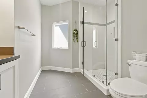 Bath - 112 Glen Dr, Sausalito, CA 94965 photo 3 of 4