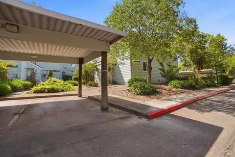 Exterior - 178 Courtyards E, Windsor, CA 95492 photo 9 of 10