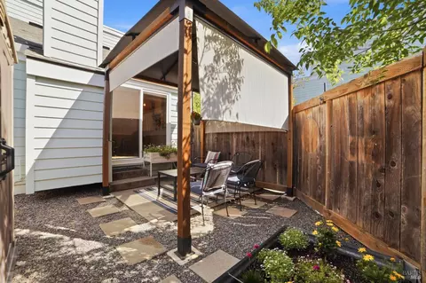 Exterior - 178 Courtyards E, Windsor, CA 95492 photo 8 of 10