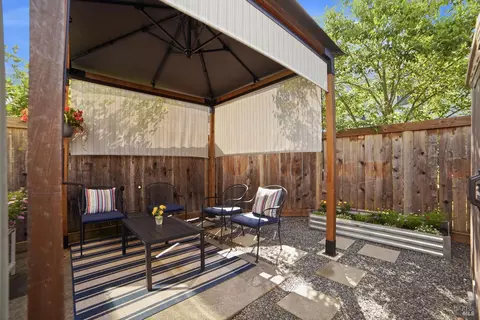 Exterior - 178 Courtyards E, Windsor, CA 95492 photo 6 of 10