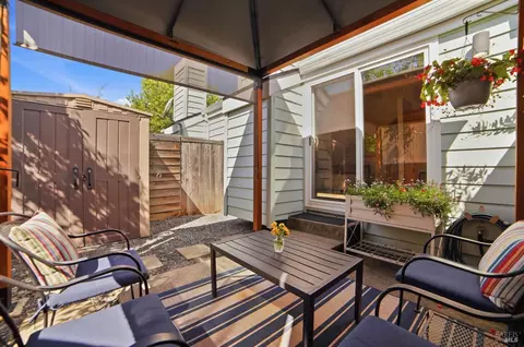 Exterior - 178 Courtyards E, Windsor, CA 95492 photo 4 of 10