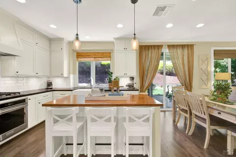 Kitchen - 2440 Skyview Cir, Fairfield, CA 94534 photo 5 of 8