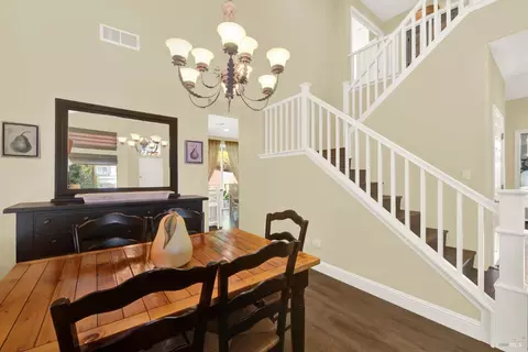 Dining - 2440 Skyview Cir, Fairfield, CA 94534 photo 4 of 5