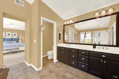 Bath - 2440 Skyview Cir, Fairfield, CA 94534 photo 1 of 5