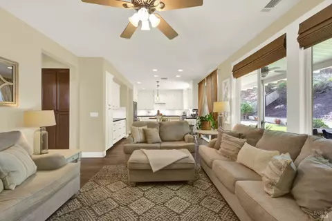 Living - 2440 Skyview Cir, Fairfield, CA 94534 photo 2 of 5