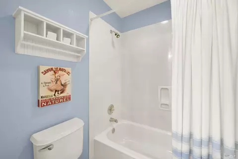 Bath - 2440 Skyview Cir, Fairfield, CA 94534 photo 4 of 5