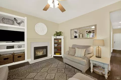 Living - 2440 Skyview Cir, Fairfield, CA 94534 photo 4 of 5