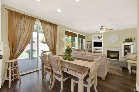 Dining - 2440 Skyview Cir, Fairfield, CA 94534 photo 2 of 5