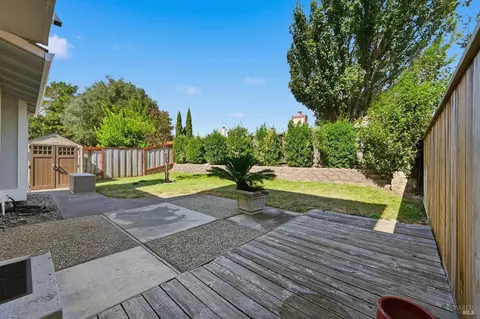 Exterior - 4906 Oakbrook Ct, Fairfield, CA 94534 photo 4 of 7