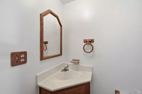 Bath - 4906 Oakbrook Ct, Fairfield, CA 94534 photo 1 of 5