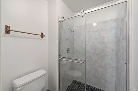 Bath - 4906 Oakbrook Ct, Fairfield, CA 94534 photo 3 of 5