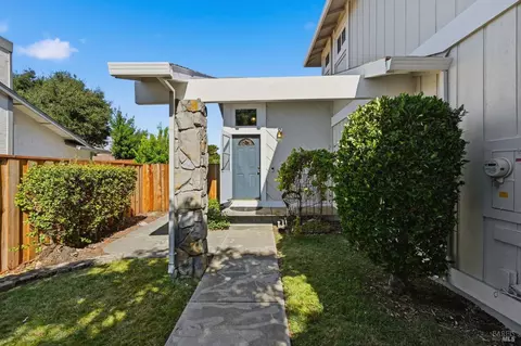 Exterior - 4906 Oakbrook Ct, Fairfield, CA 94534 photo 3 of 7