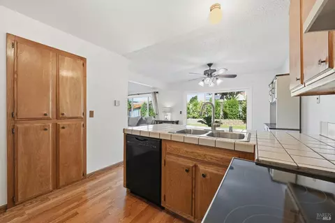 Kitchen - 4906 Oakbrook Ct, Fairfield, CA 94534 photo 2 of 2