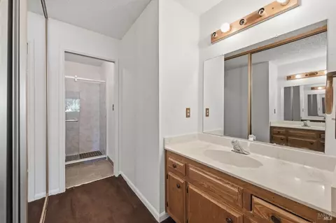 Bath - 4906 Oakbrook Ct, Fairfield, CA 94534 photo 2 of 5