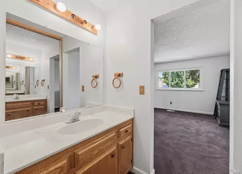 Bath - 4906 Oakbrook Ct, Fairfield, CA 94534 photo 4 of 5