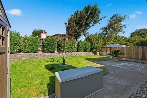 Exterior - 4906 Oakbrook Ct, Fairfield, CA 94534 photo 6 of 7