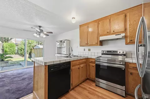 Kitchen - 4906 Oakbrook Ct, Fairfield, CA 94534 photo 1 of 2