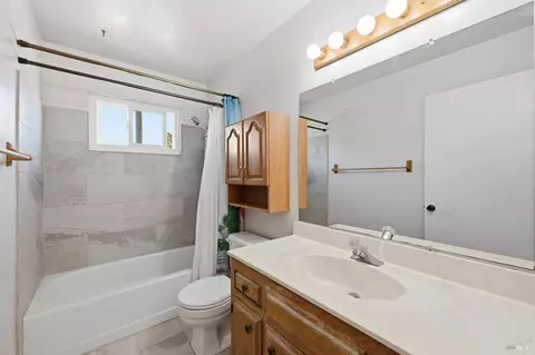 Bath - 4906 Oakbrook Ct, Fairfield, CA 94534 photo 5 of 5