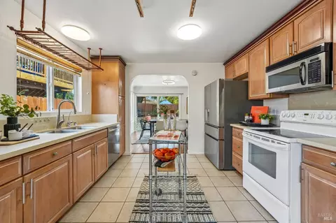 Kitchen - 418 Larkin Dr, Benicia, CA 94510 photo 2 of 3