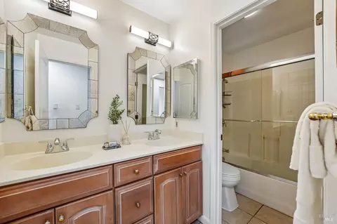 Bath - 418 Larkin Dr, Benicia, CA 94510 photo 5 of 7
