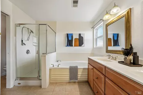 Bath - 418 Larkin Dr, Benicia, CA 94510 photo 2 of 7