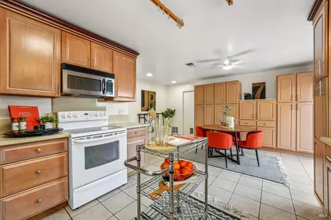 Kitchen - 418 Larkin Dr, Benicia, CA 94510 photo 3 of 3