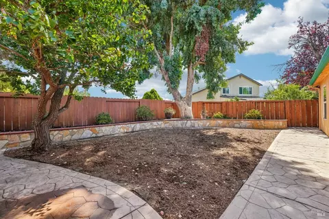 Exterior - 418 Larkin Dr, Benicia, CA 94510 photo 7 of 10