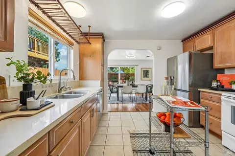 Kitchen - 418 Larkin Dr, Benicia, CA 94510 photo 1 of 3