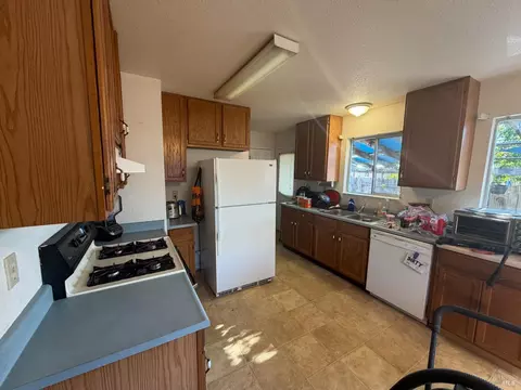 822 Cindee Ln, Ukiah, CA 95482 photo 3